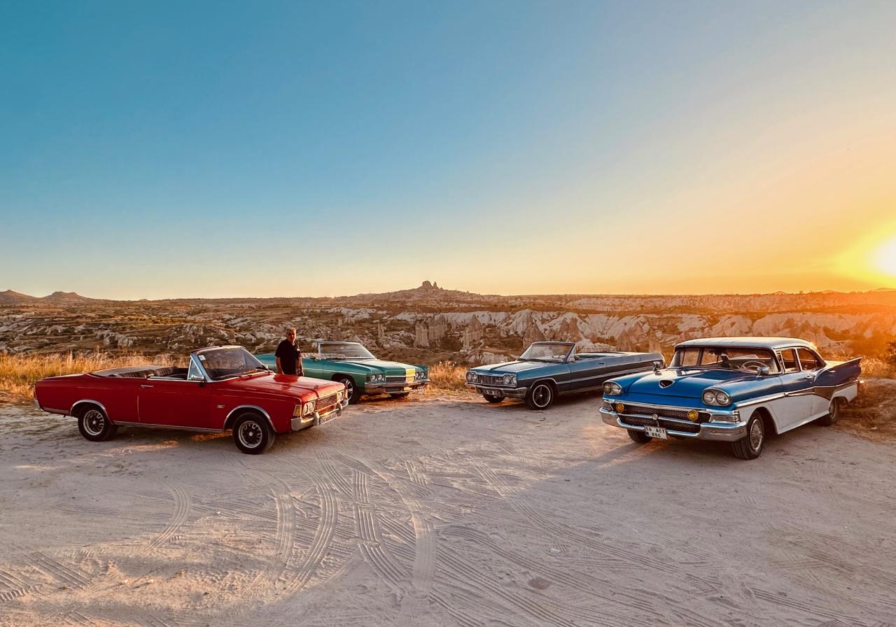 PASEO EN COCHE CLÁSICO AL ATARDECER O AMANECER